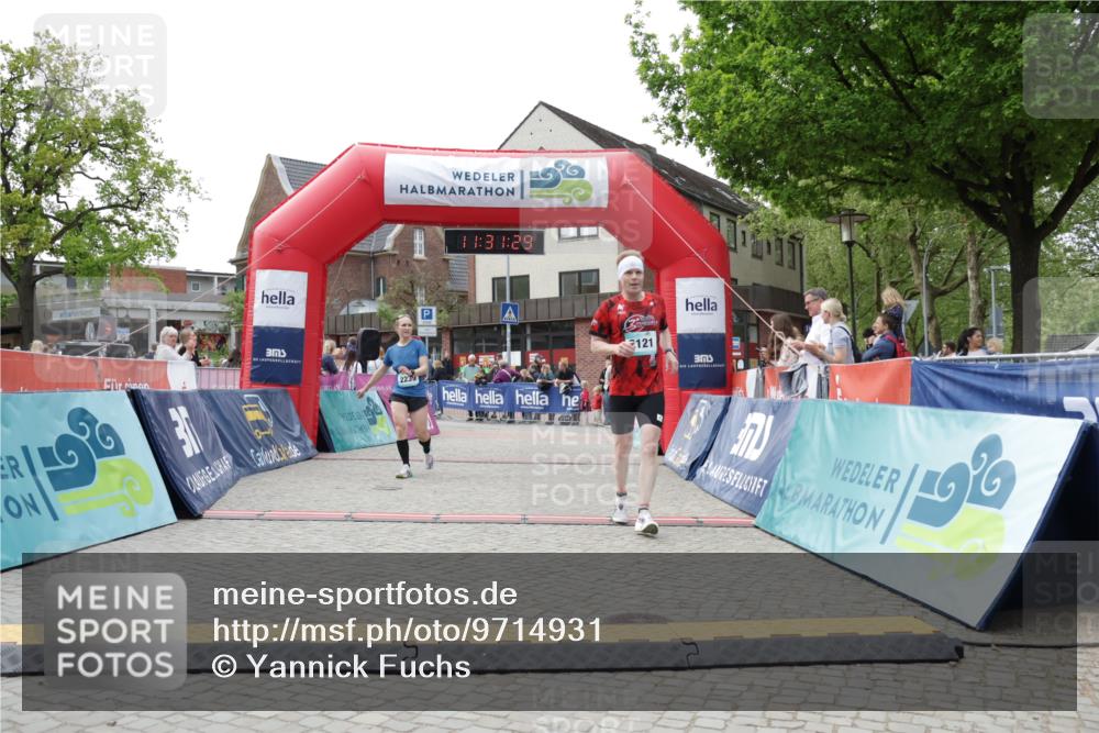 10.05.2026 - 8. Wedeler Halbmarathon Yannick Fuchs http://msf.ph/oto/9714931 10.05.2026 11:31:27 Ziel 2121, 2239 meine-sportfotos.de