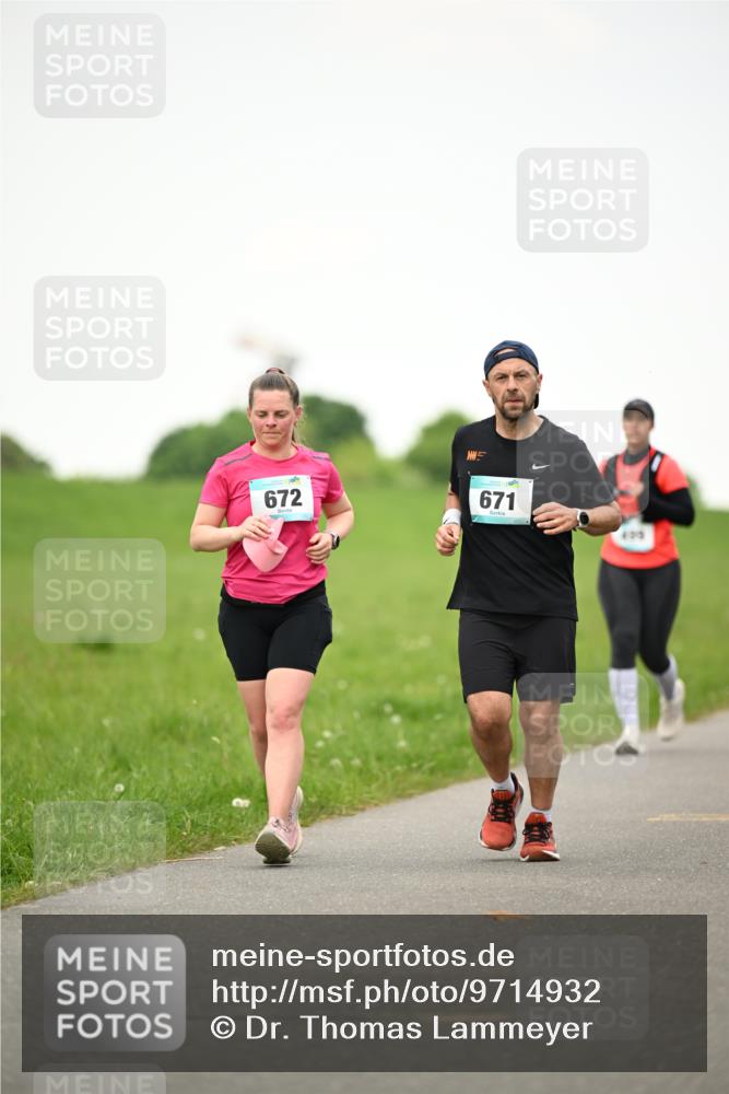 10.05.2026 - 8. Wedeler Halbmarathon Dr. Thomas Lammeyer http://msf.ph/oto/9714932 10.05.2026 12:24:14 Laufen 672, 671, 405 meine-sportfotos.de