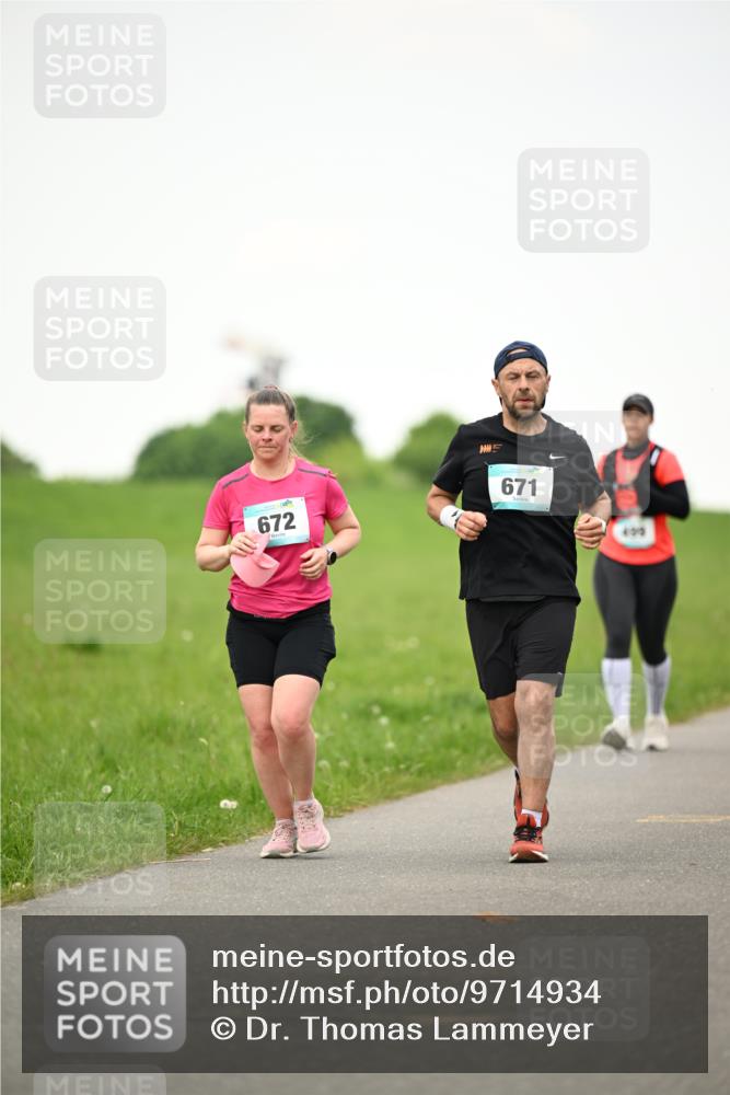10.05.2026 - 8. Wedeler Halbmarathon Dr. Thomas Lammeyer http://msf.ph/oto/9714934 10.05.2026 12:24:14 Laufen 671, 672 meine-sportfotos.de