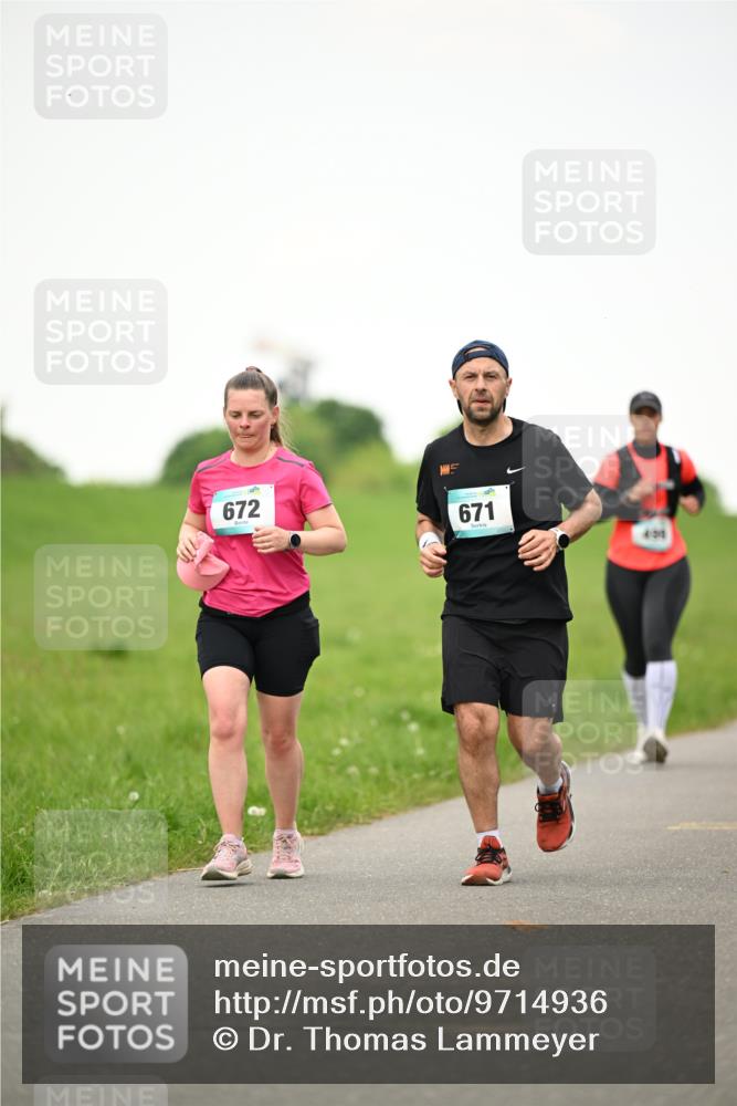 10.05.2026 - 8. Wedeler Halbmarathon Dr. Thomas Lammeyer http://msf.ph/oto/9714936 10.05.2026 12:24:14 Laufen 672, 671, 4100 meine-sportfotos.de