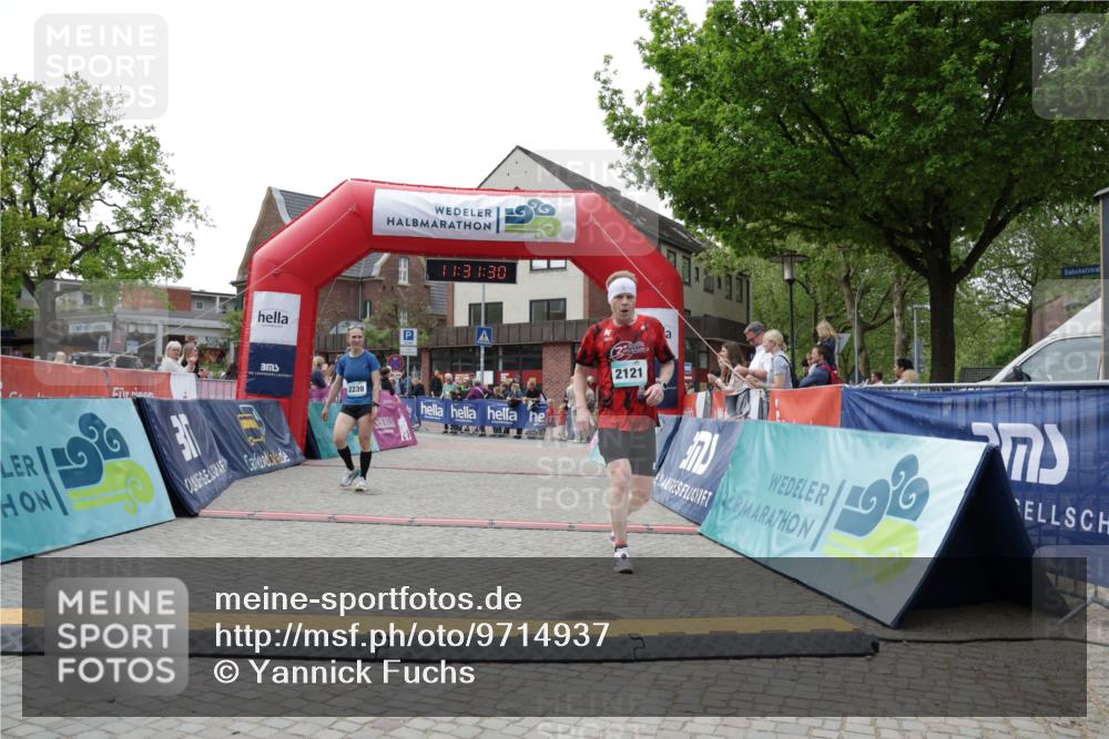 10.05.2026 - 8. Wedeler Halbmarathon Yannick Fuchs http://msf.ph/oto/9714937 10.05.2026 11:31:28 Ziel 83, 2121, 2239 meine-sportfotos.de
