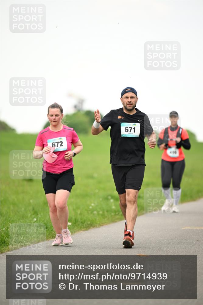 10.05.2026 - 8. Wedeler Halbmarathon Dr. Thomas Lammeyer http://msf.ph/oto/9714939 10.05.2026 12:24:14 Laufen 672, 671, 406 meine-sportfotos.de