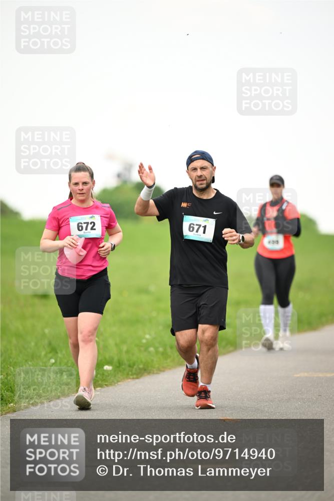 10.05.2026 - 8. Wedeler Halbmarathon Dr. Thomas Lammeyer http://msf.ph/oto/9714940 10.05.2026 12:24:15 Laufen 672, 671 meine-sportfotos.de