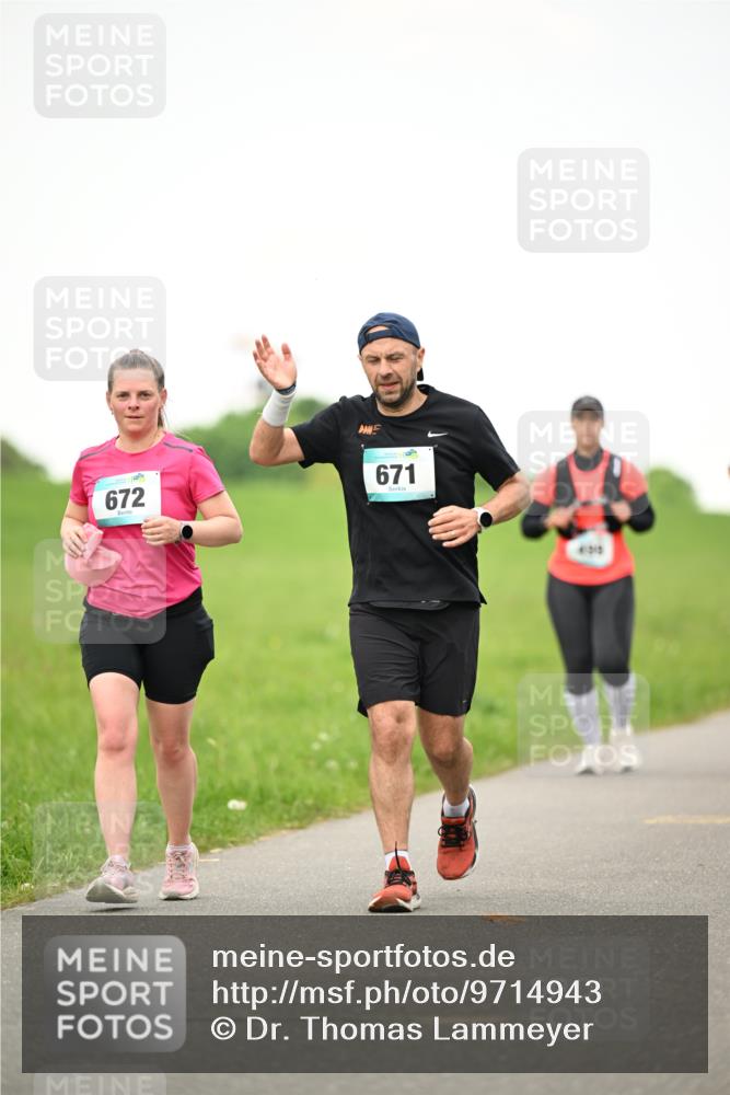 10.05.2026 - 8. Wedeler Halbmarathon Dr. Thomas Lammeyer http://msf.ph/oto/9714943 10.05.2026 12:24:15 Laufen 672, 671, 41315 meine-sportfotos.de