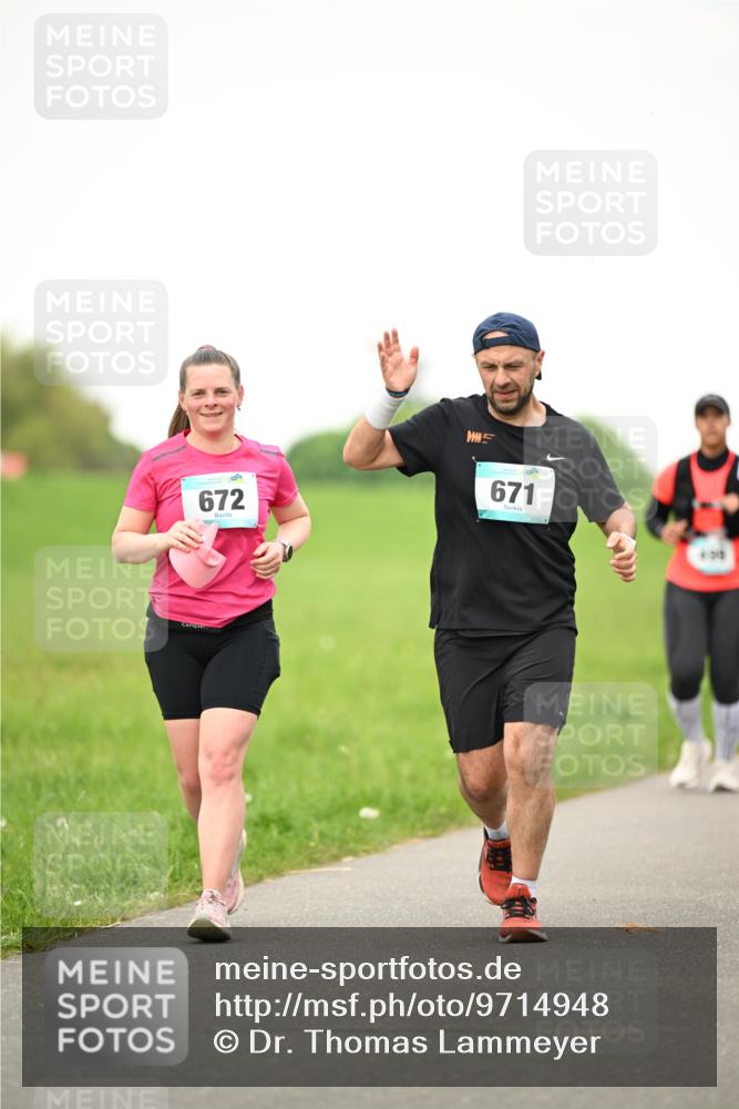 10.05.2026 - 8. Wedeler Halbmarathon Dr. Thomas Lammeyer http://msf.ph/oto/9714948 10.05.2026 12:24:15 Laufen 672, 671 meine-sportfotos.de