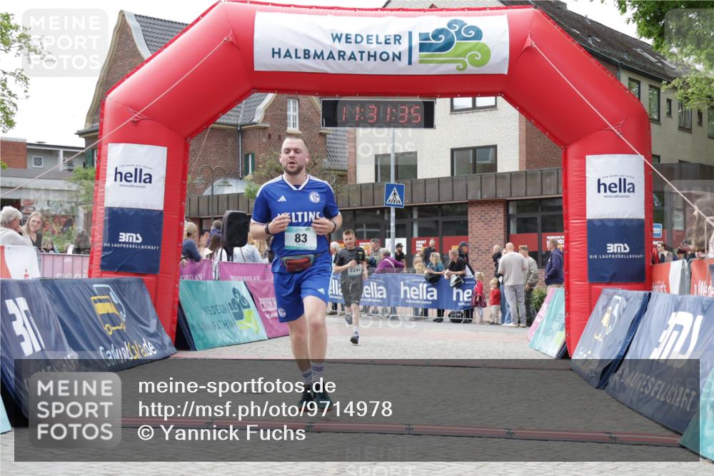 10.05.2026 - 8. Wedeler Halbmarathon Yannick Fuchs http://msf.ph/oto/9714978 10.05.2026 11:31:33 Ziel 83, 2239, 2244 meine-sportfotos.de