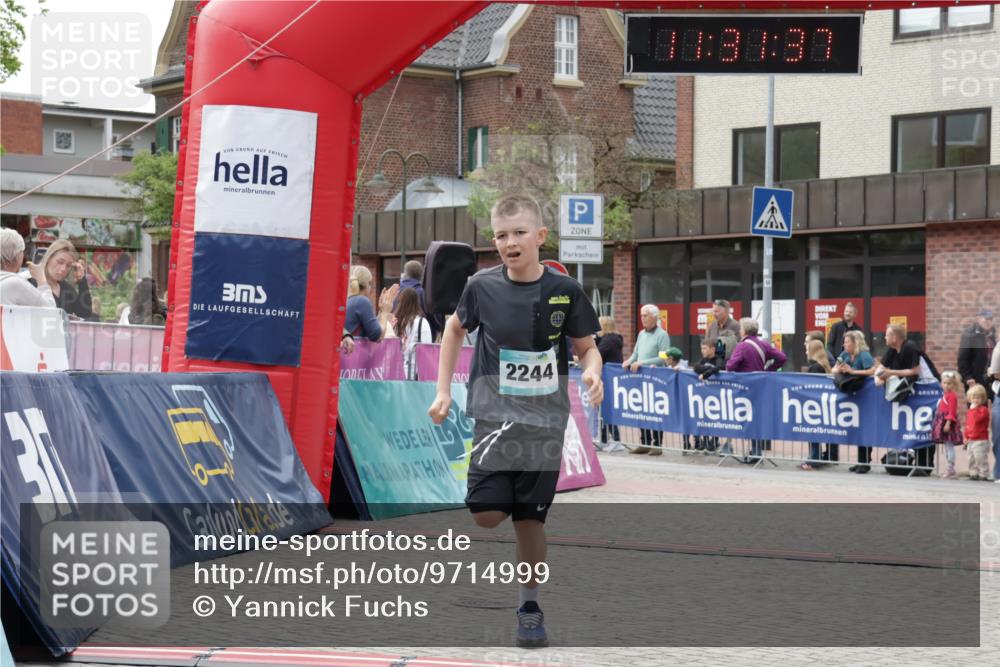 10.05.2026 - 8. Wedeler Halbmarathon Yannick Fuchs http://msf.ph/oto/9714999 10.05.2026 11:31:35 Ziel 83, 300, 2244 meine-sportfotos.de