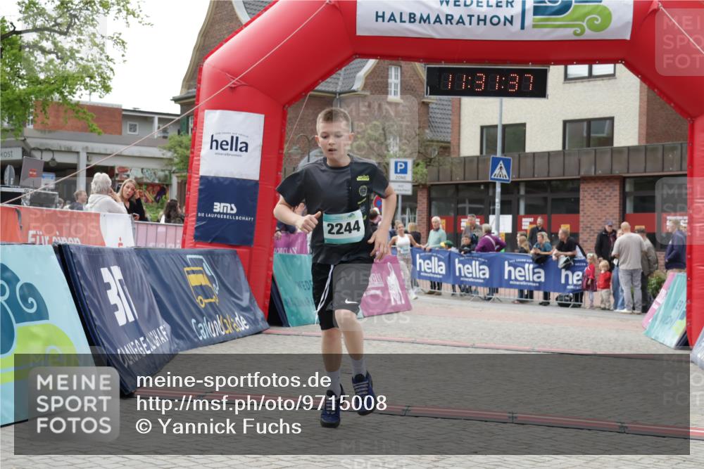 10.05.2026 - 8. Wedeler Halbmarathon Yannick Fuchs http://msf.ph/oto/9715008 10.05.2026 11:31:36 Ziel 83, 300, 2101, 2244 meine-sportfotos.de