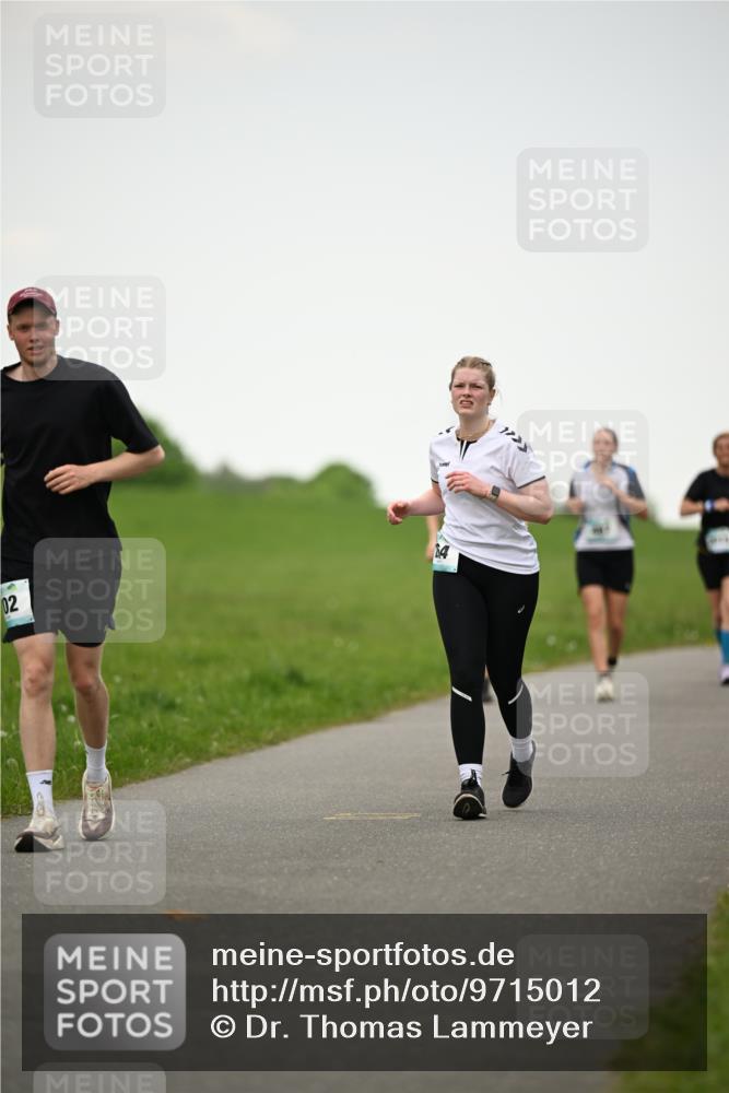 10.05.2026 - 8. Wedeler Halbmarathon Dr. Thomas Lammeyer http://msf.ph/oto/9715012 10.05.2026 12:24:23 Laufen 1775 meine-sportfotos.de