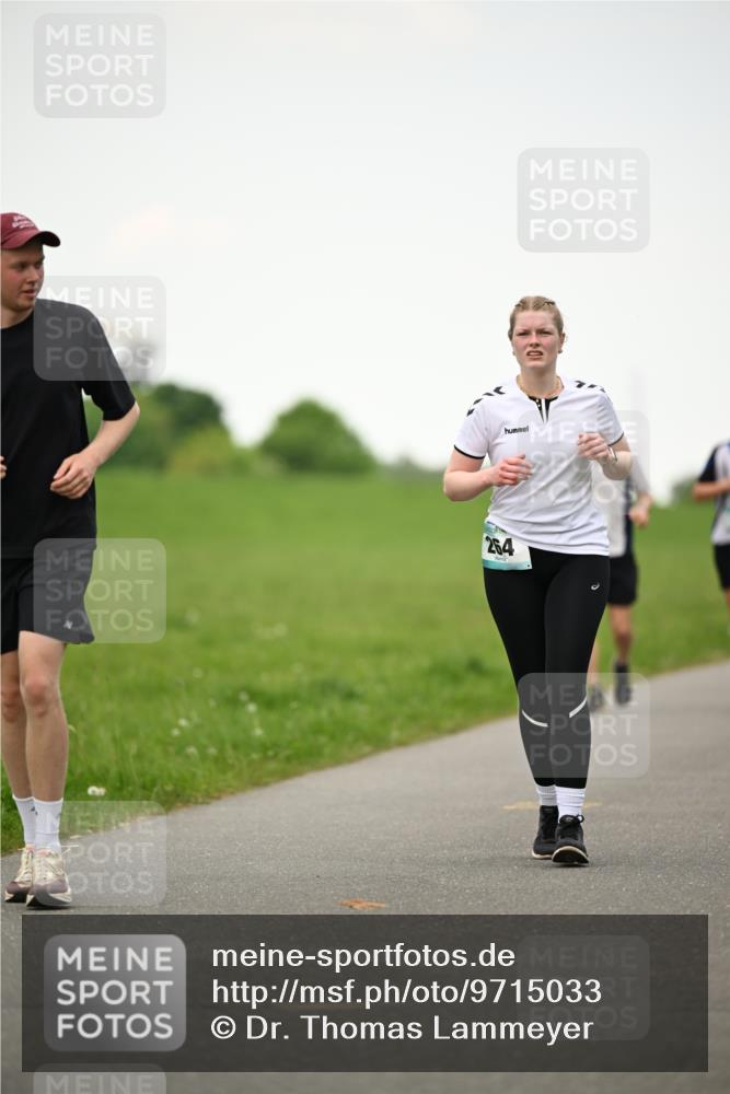 10.05.2026 - 8. Wedeler Halbmarathon Dr. Thomas Lammeyer http://msf.ph/oto/9715033 10.05.2026 12:24:25 Laufen 264 meine-sportfotos.de