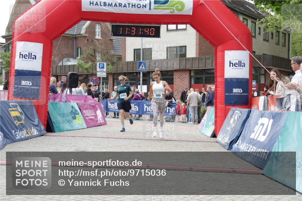 10.05.2026 - 8. Wedeler Halbmarathon Yannick Fuchs http://msf.ph/oto/9715036 10.05.2026 11:31:39 Ziel 300, 2101, 2199, 2244 meine-sportfotos.de