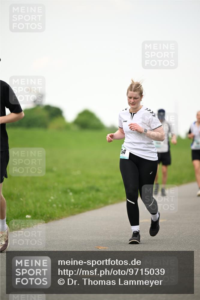 10.05.2026 - 8. Wedeler Halbmarathon Dr. Thomas Lammeyer http://msf.ph/oto/9715039 10.05.2026 12:24:26 Laufen  meine-sportfotos.de