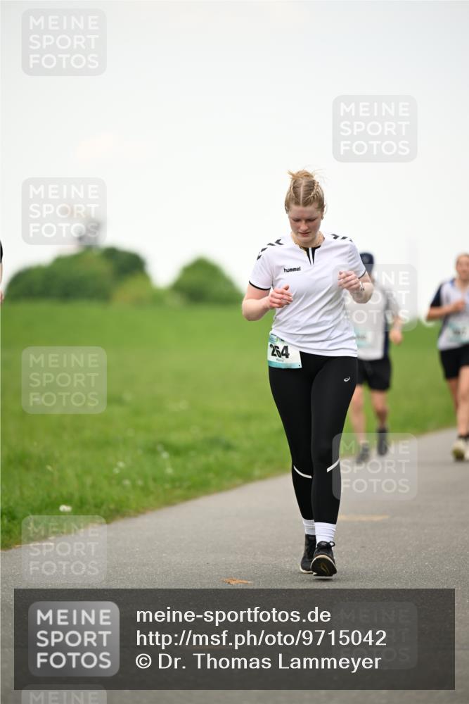 10.05.2026 - 8. Wedeler Halbmarathon Dr. Thomas Lammeyer http://msf.ph/oto/9715042 10.05.2026 12:24:26 Laufen 264 meine-sportfotos.de
