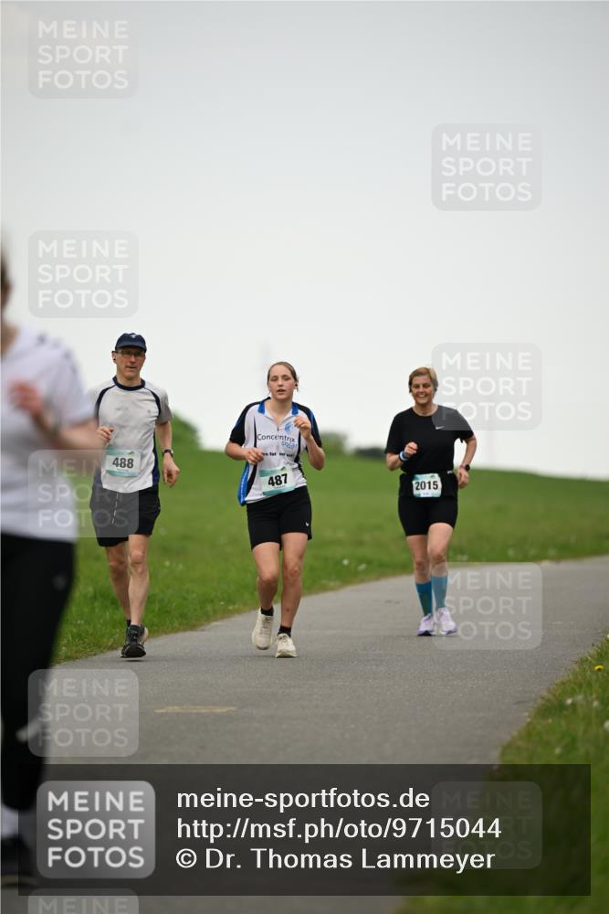 10.05.2026 - 8. Wedeler Halbmarathon Dr. Thomas Lammeyer http://msf.ph/oto/9715044 10.05.2026 12:24:28 Laufen 488, 487, 2015 meine-sportfotos.de
