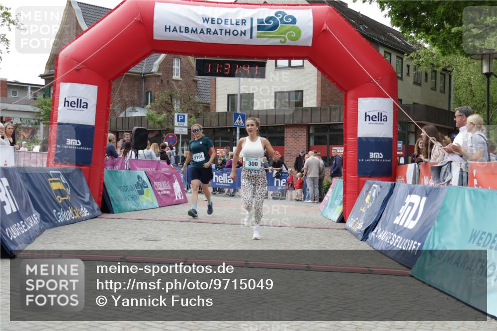 10.05.2026 - 8. Wedeler Halbmarathon Yannick Fuchs http://msf.ph/oto/9715049 10.05.2026 11:31:39 Ziel 300, 2101, 2199, 2244 meine-sportfotos.de