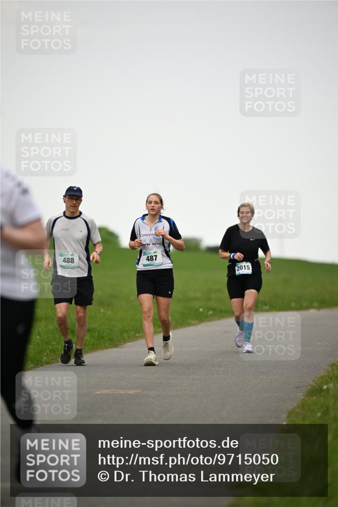 10.05.2026 - 8. Wedeler Halbmarathon Dr. Thomas Lammeyer http://msf.ph/oto/9715050 10.05.2026 12:24:28 Laufen 488, 487, 2015 meine-sportfotos.de