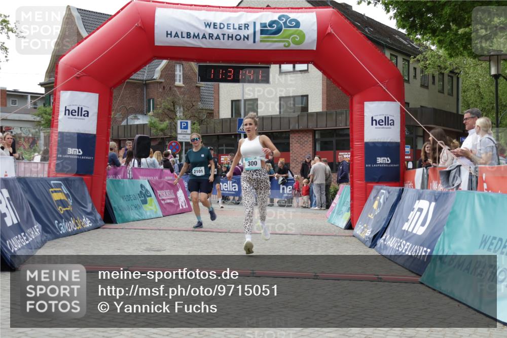 10.05.2026 - 8. Wedeler Halbmarathon Yannick Fuchs http://msf.ph/oto/9715051 10.05.2026 11:31:39 Ziel 300, 2101, 2199, 2244 meine-sportfotos.de