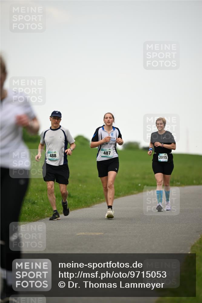 10.05.2026 - 8. Wedeler Halbmarathon Dr. Thomas Lammeyer http://msf.ph/oto/9715053 10.05.2026 12:24:28 Laufen 488, 487, 2015 meine-sportfotos.de