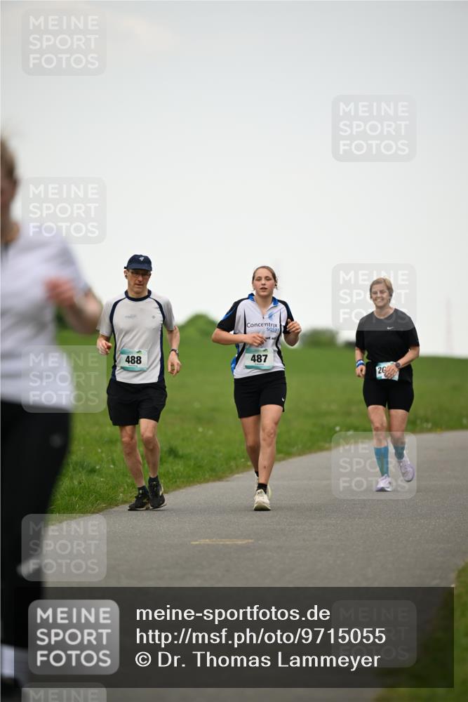 10.05.2026 - 8. Wedeler Halbmarathon Dr. Thomas Lammeyer http://msf.ph/oto/9715055 10.05.2026 12:24:28 Laufen 488, 487 meine-sportfotos.de