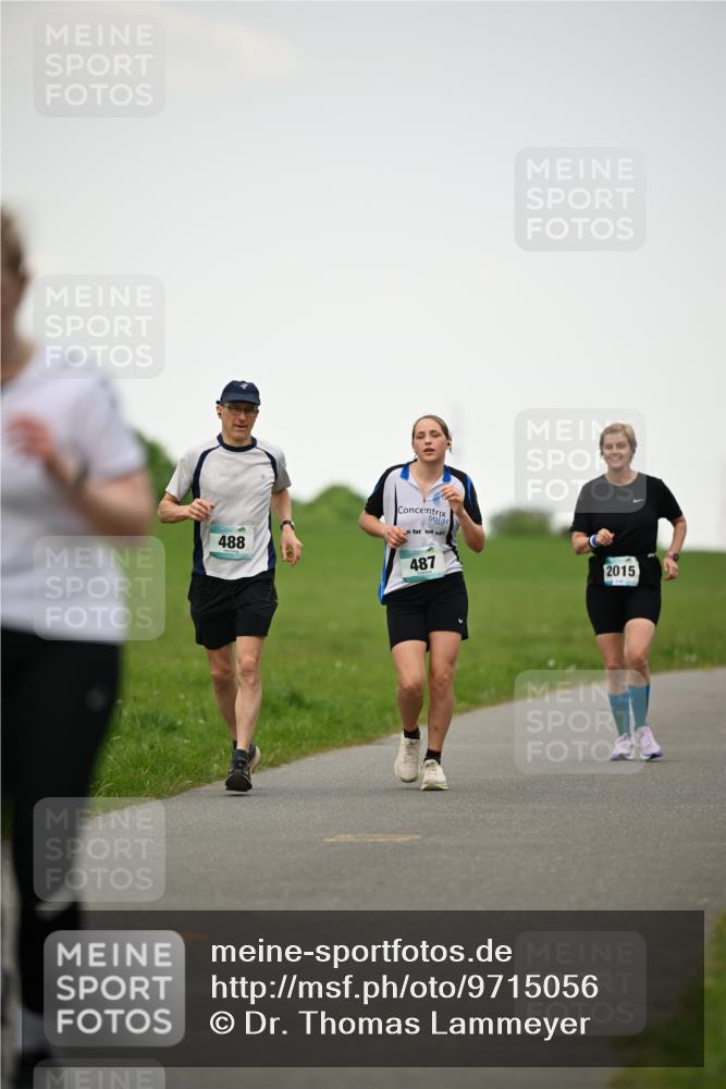 10.05.2026 - 8. Wedeler Halbmarathon Dr. Thomas Lammeyer http://msf.ph/oto/9715056 10.05.2026 12:24:29 Laufen 488, 487, 2015 meine-sportfotos.de