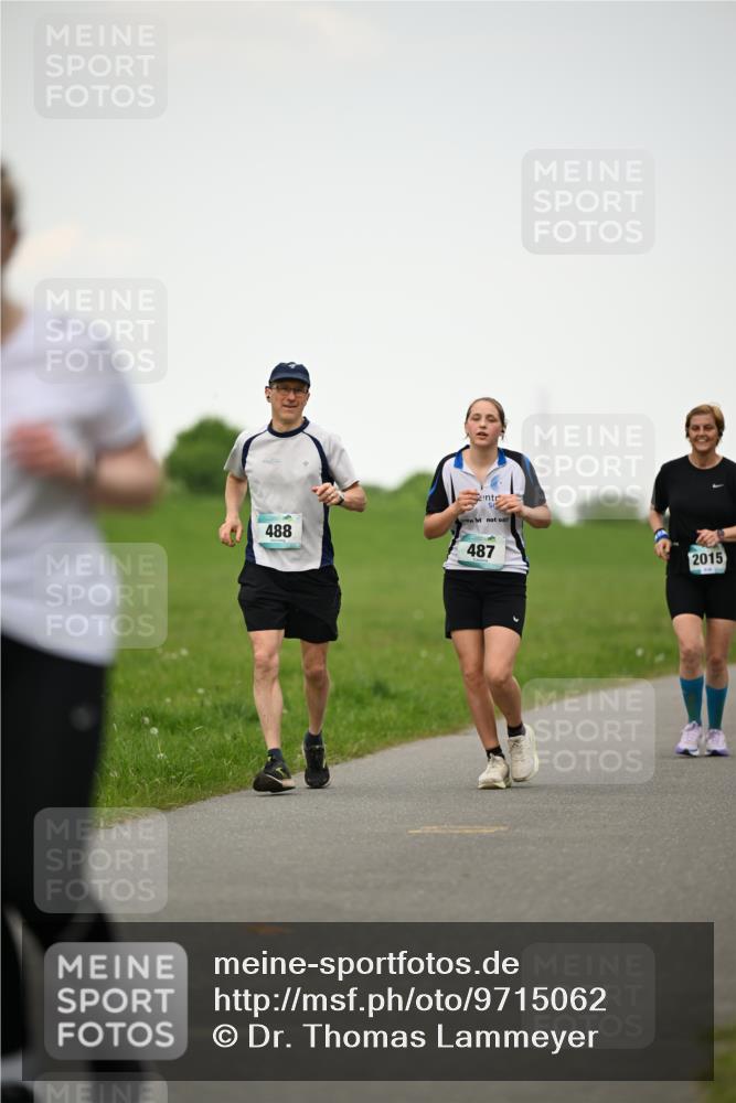 10.05.2026 - 8. Wedeler Halbmarathon Dr. Thomas Lammeyer http://msf.ph/oto/9715062 10.05.2026 12:24:29 Laufen 488, 487, 2015 meine-sportfotos.de
