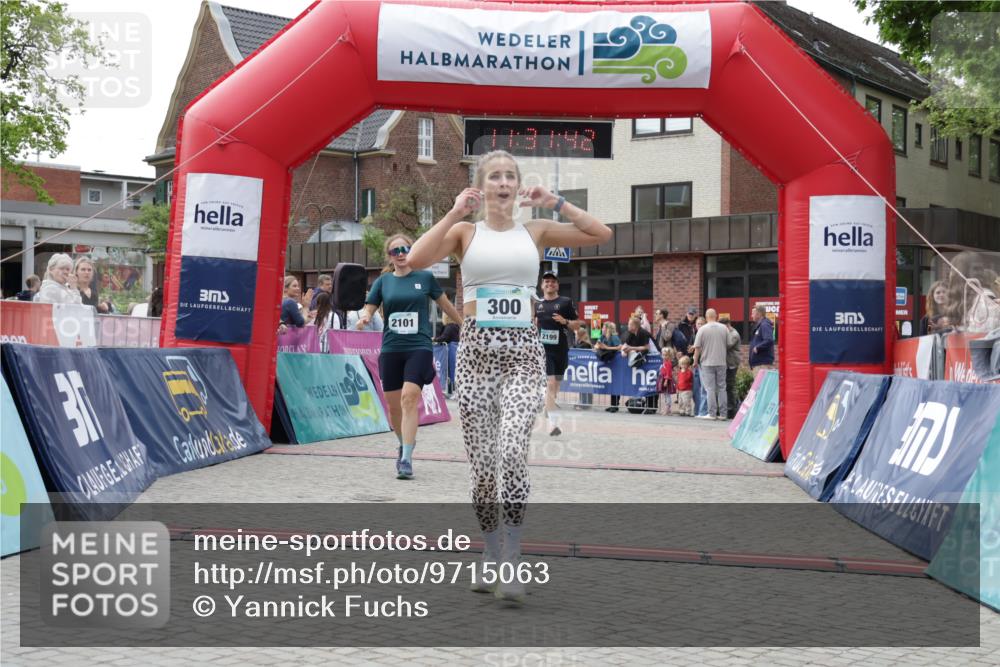 10.05.2026 - 8. Wedeler Halbmarathon Yannick Fuchs http://msf.ph/oto/9715063 10.05.2026 11:31:41 Ziel 300, 555, 2101, 2199 meine-sportfotos.de