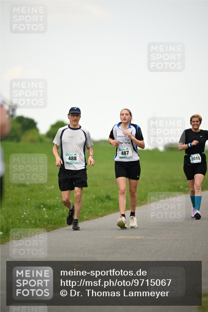 10.05.2026 - 8. Wedeler Halbmarathon Dr. Thomas Lammeyer http://msf.ph/oto/9715067 10.05.2026 12:24:29 Laufen 488, 487, 2015 meine-sportfotos.de