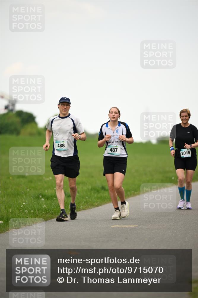 10.05.2026 - 8. Wedeler Halbmarathon Dr. Thomas Lammeyer http://msf.ph/oto/9715070 10.05.2026 12:24:30 Laufen 488, 487, 2015 meine-sportfotos.de