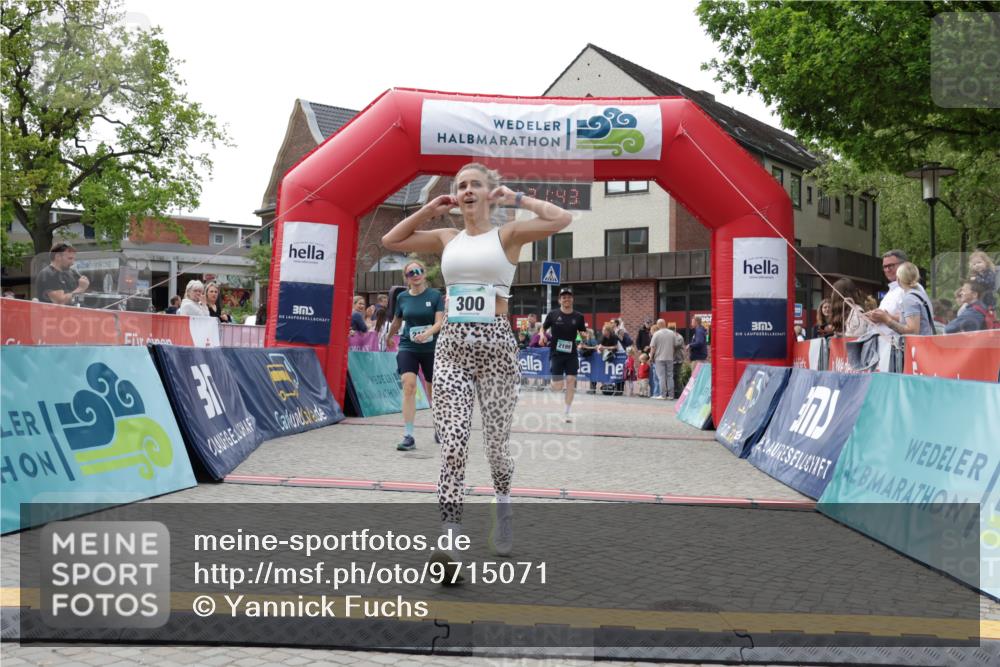 10.05.2026 - 8. Wedeler Halbmarathon Yannick Fuchs http://msf.ph/oto/9715071 10.05.2026 11:31:41 Ziel 300, 555, 2101, 2199 meine-sportfotos.de