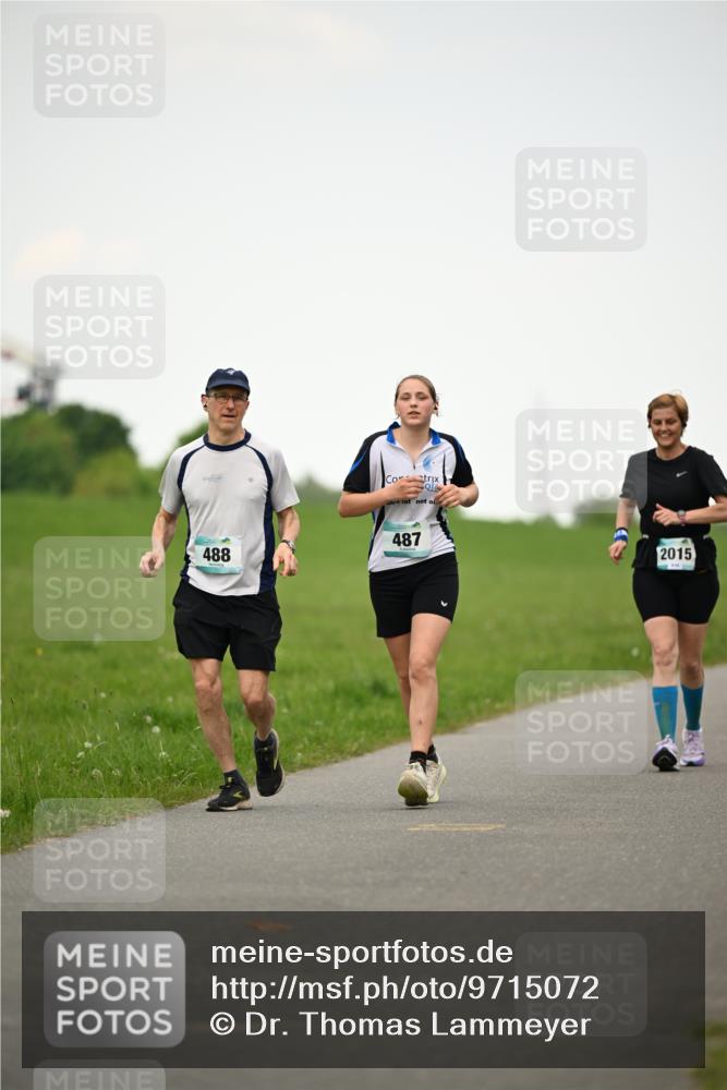 10.05.2026 - 8. Wedeler Halbmarathon Dr. Thomas Lammeyer http://msf.ph/oto/9715072 10.05.2026 12:24:30 Laufen 488, 487, 2015 meine-sportfotos.de