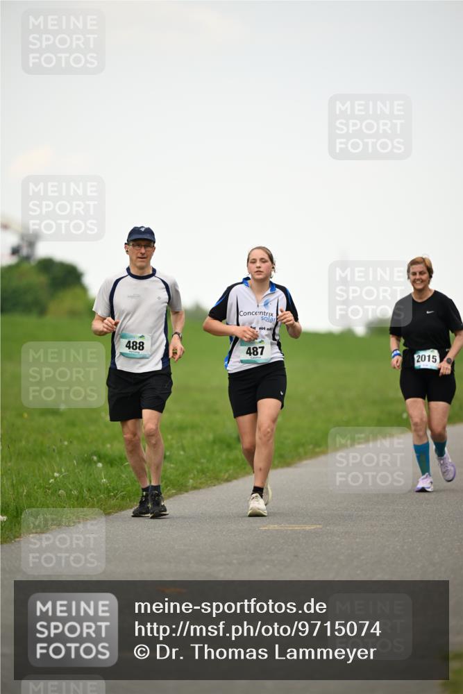 10.05.2026 - 8. Wedeler Halbmarathon Dr. Thomas Lammeyer http://msf.ph/oto/9715074 10.05.2026 12:24:30 Laufen 488, 487, 2015 meine-sportfotos.de