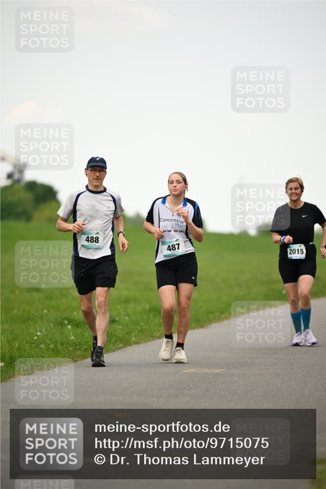 10.05.2026 - 8. Wedeler Halbmarathon Dr. Thomas Lammeyer http://msf.ph/oto/9715075 10.05.2026 12:24:30 Laufen 488, 487, 2015 meine-sportfotos.de