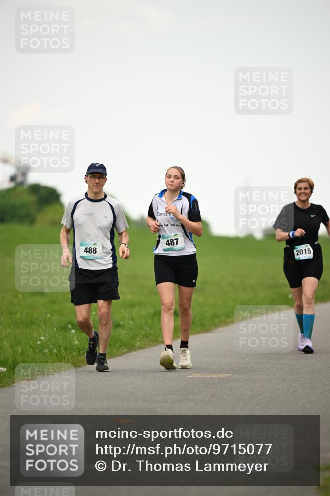10.05.2026 - 8. Wedeler Halbmarathon Dr. Thomas Lammeyer http://msf.ph/oto/9715077 10.05.2026 12:24:30 Laufen 488, 487, 2015 meine-sportfotos.de