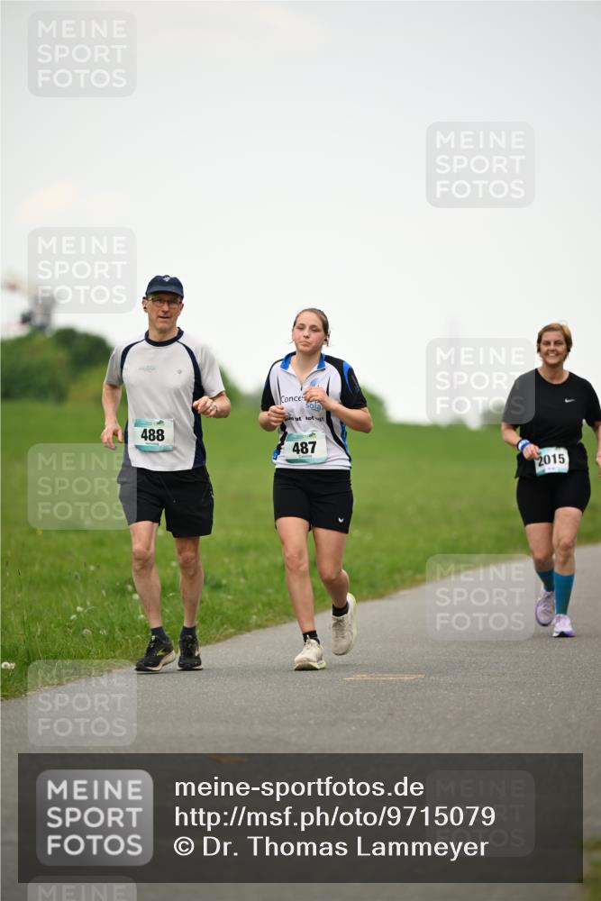 10.05.2026 - 8. Wedeler Halbmarathon Dr. Thomas Lammeyer http://msf.ph/oto/9715079 10.05.2026 12:24:30 Laufen 488, 487, 2015 meine-sportfotos.de