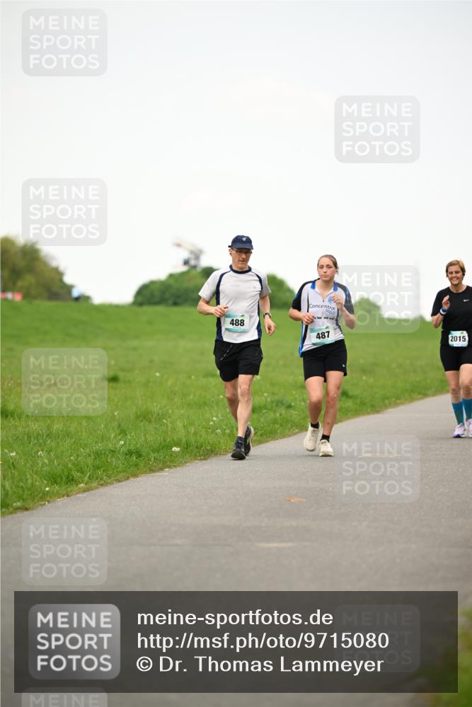 10.05.2026 - 8. Wedeler Halbmarathon Dr. Thomas Lammeyer http://msf.ph/oto/9715080 10.05.2026 12:24:31 Laufen 488, 487, 2015 meine-sportfotos.de