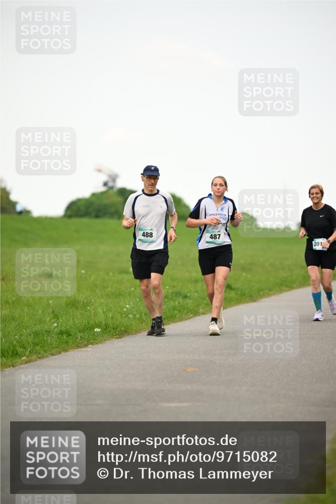 10.05.2026 - 8. Wedeler Halbmarathon Dr. Thomas Lammeyer http://msf.ph/oto/9715082 10.05.2026 12:24:31 Laufen 488, 487, 201 meine-sportfotos.de