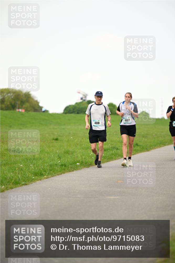 10.05.2026 - 8. Wedeler Halbmarathon Dr. Thomas Lammeyer http://msf.ph/oto/9715083 10.05.2026 12:24:31 Laufen 488, 487 meine-sportfotos.de