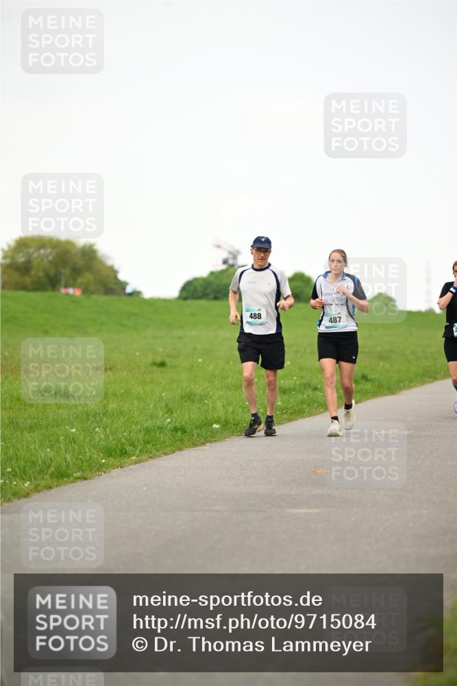 10.05.2026 - 8. Wedeler Halbmarathon Dr. Thomas Lammeyer http://msf.ph/oto/9715084 10.05.2026 12:24:31 Laufen 488, 487 meine-sportfotos.de