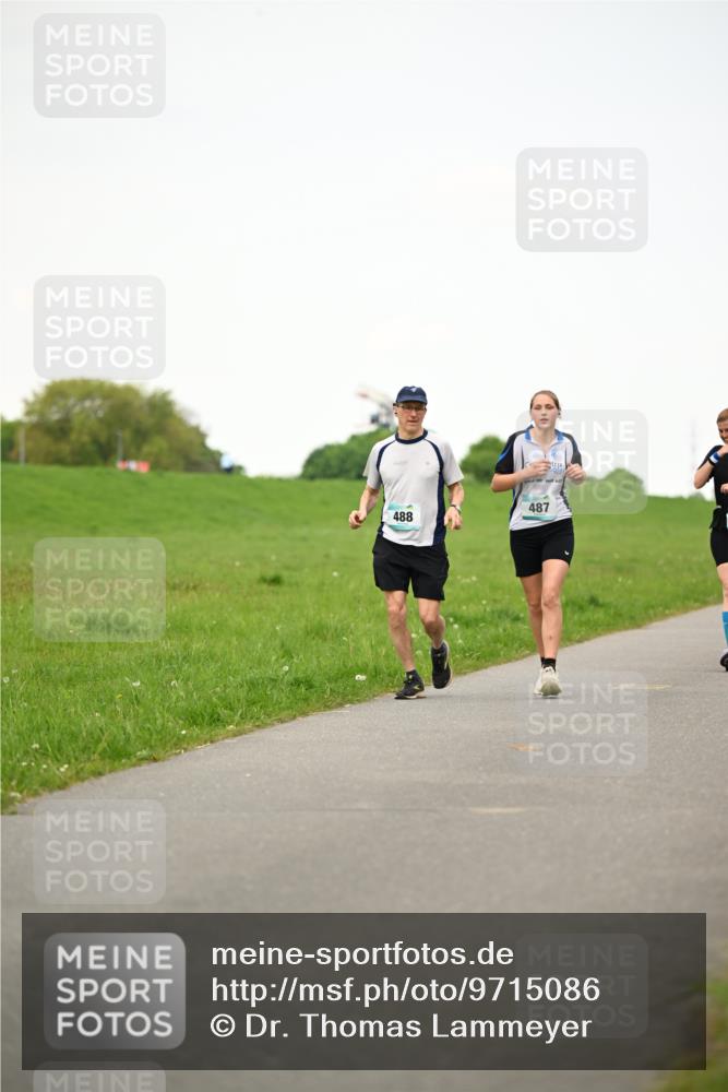 10.05.2026 - 8. Wedeler Halbmarathon Dr. Thomas Lammeyer http://msf.ph/oto/9715086 10.05.2026 12:24:31 Laufen 488, 487 meine-sportfotos.de