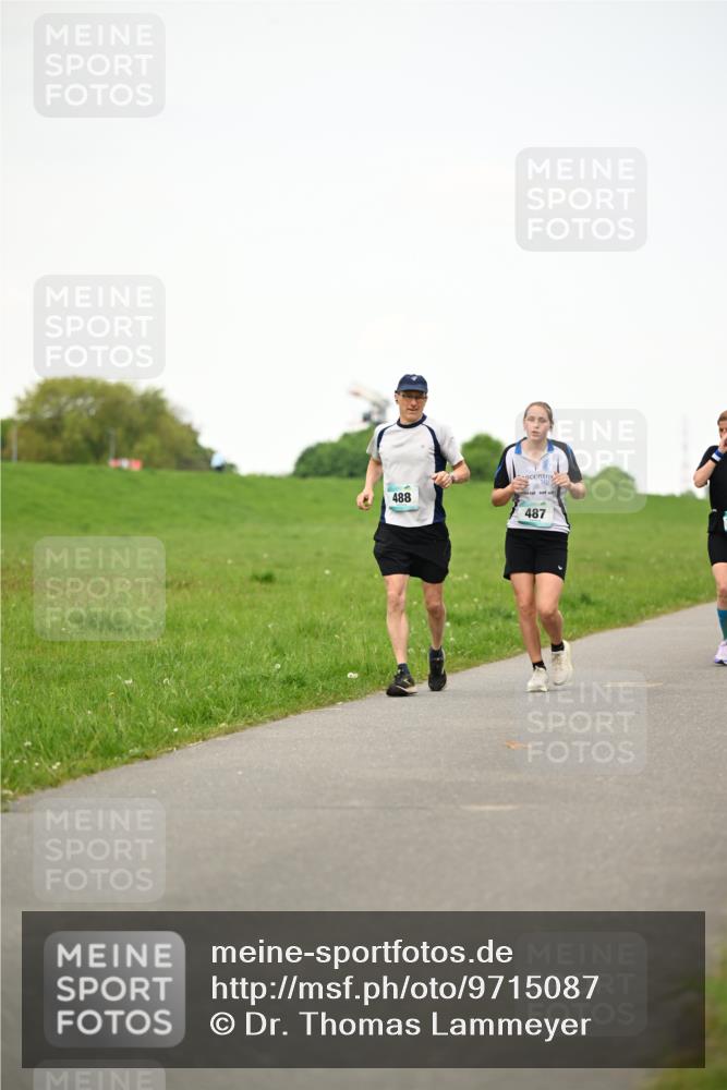 10.05.2026 - 8. Wedeler Halbmarathon Dr. Thomas Lammeyer http://msf.ph/oto/9715087 10.05.2026 12:24:31 Laufen 488, 487 meine-sportfotos.de
