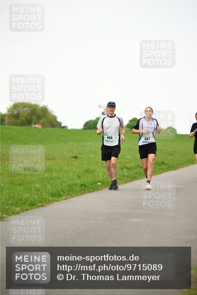 10.05.2026 - 8. Wedeler Halbmarathon Dr. Thomas Lammeyer http://msf.ph/oto/9715089 10.05.2026 12:24:32 Laufen 488, 487 meine-sportfotos.de