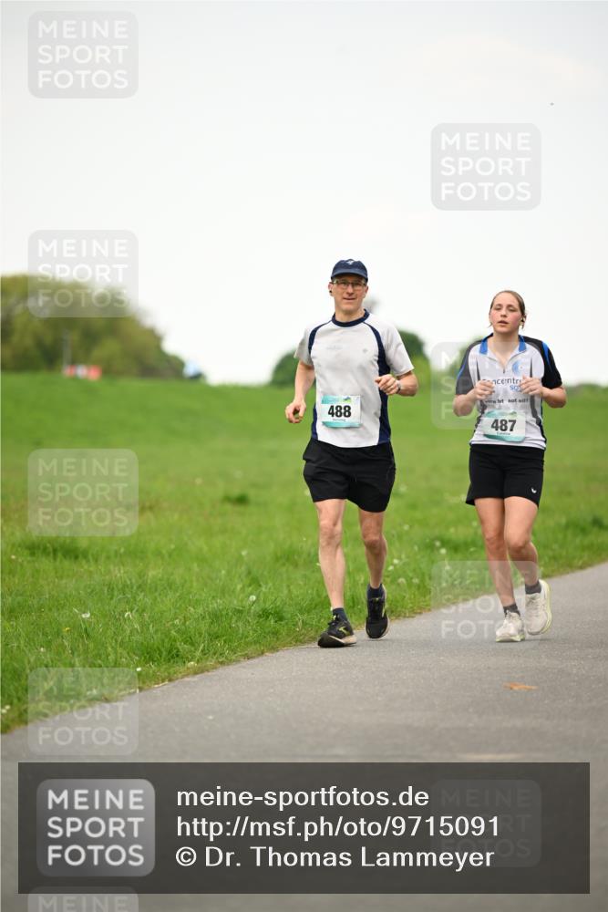 10.05.2026 - 8. Wedeler Halbmarathon Dr. Thomas Lammeyer http://msf.ph/oto/9715091 10.05.2026 12:24:32 Laufen 488, 487 meine-sportfotos.de