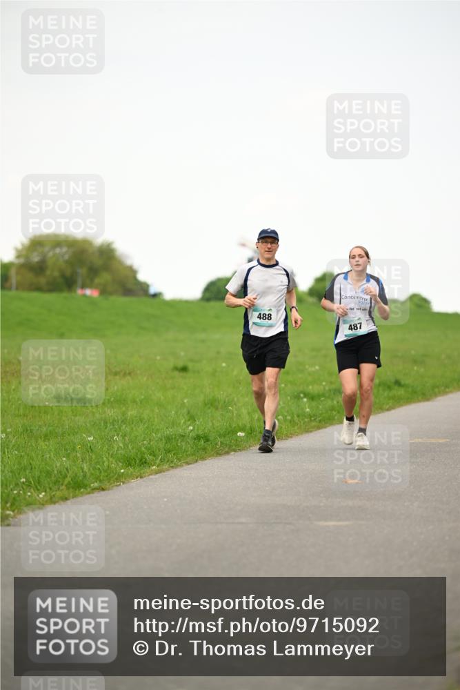 10.05.2026 - 8. Wedeler Halbmarathon Dr. Thomas Lammeyer http://msf.ph/oto/9715092 10.05.2026 12:24:32 Laufen 488, 487 meine-sportfotos.de