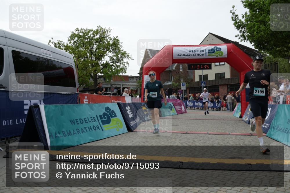 10.05.2026 - 8. Wedeler Halbmarathon Yannick Fuchs http://msf.ph/oto/9715093 10.05.2026 11:31:43 Ziel 300, 555, 2101, 2199 meine-sportfotos.de