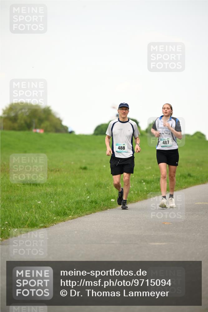 10.05.2026 - 8. Wedeler Halbmarathon Dr. Thomas Lammeyer http://msf.ph/oto/9715094 10.05.2026 12:24:32 Laufen 488, 487 meine-sportfotos.de