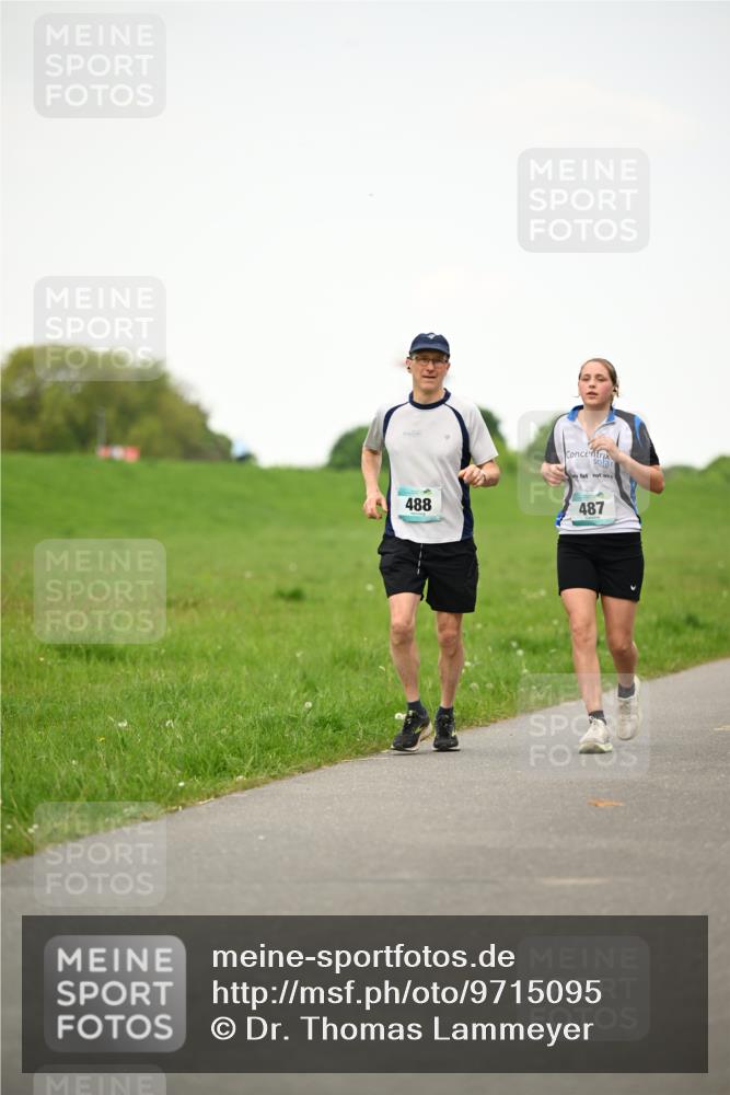 10.05.2026 - 8. Wedeler Halbmarathon Dr. Thomas Lammeyer http://msf.ph/oto/9715095 10.05.2026 12:24:32 Laufen 488, 487 meine-sportfotos.de