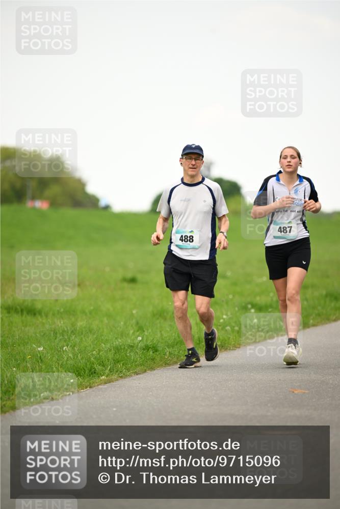 10.05.2026 - 8. Wedeler Halbmarathon Dr. Thomas Lammeyer http://msf.ph/oto/9715096 10.05.2026 12:24:32 Laufen 488, 487 meine-sportfotos.de