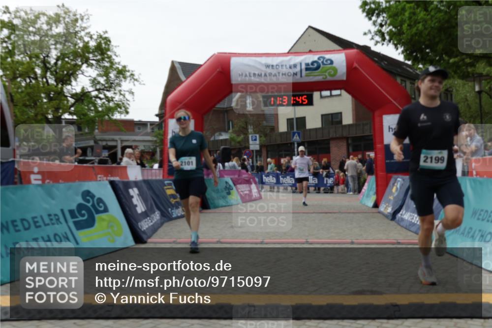 10.05.2026 - 8. Wedeler Halbmarathon Yannick Fuchs http://msf.ph/oto/9715097 10.05.2026 11:31:44 Ziel 300, 555, 2101, 2199 meine-sportfotos.de