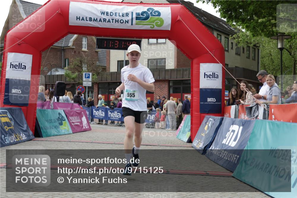 10.05.2026 - 8. Wedeler Halbmarathon Yannick Fuchs http://msf.ph/oto/9715125 10.05.2026 11:31:46 Ziel 555, 2101, 2199 meine-sportfotos.de