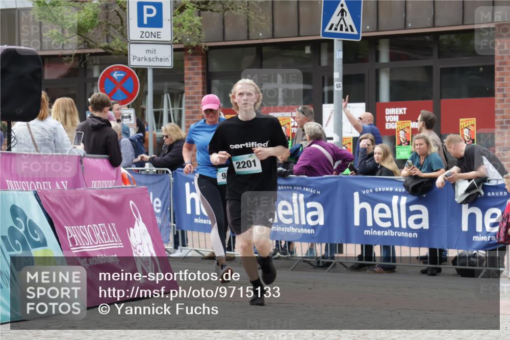 10.05.2026 - 8. Wedeler Halbmarathon Yannick Fuchs http://msf.ph/oto/9715133 10.05.2026 11:31:52 Ziel 970, 2201 meine-sportfotos.de